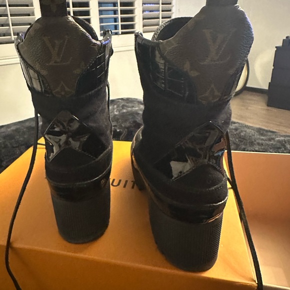 Louis Vuitton Desert Laureate Boots - Picture 4 of 5